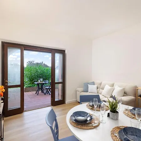 Apartment Beachfront, New & Modern Apartment, Murta Maria Olbia