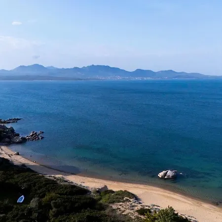 Beachfront, New & Modern Apartment, Murta Maria Olbia