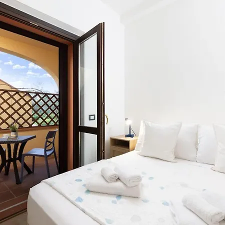 Beachfront, New & Modern Apartment, Murta Maria Olbia